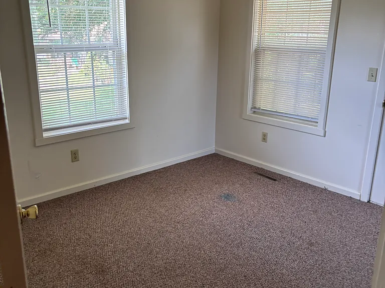 204 S Maple St #204 — Photo 4