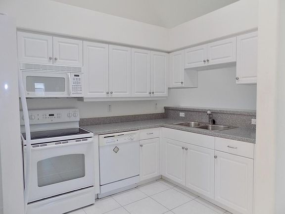 2nd image of 1651 Areca Palm Dr