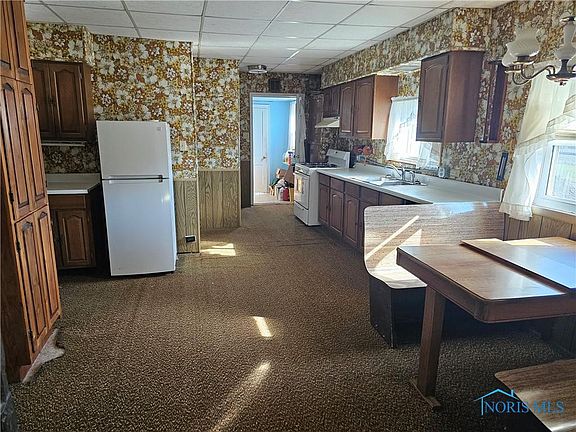 4th image of 208 N Chestnut St