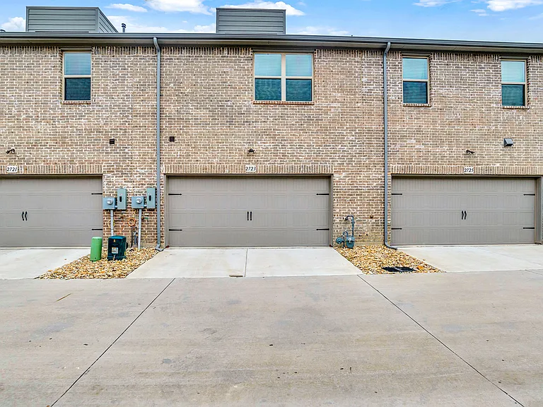 2723 Vista Park Ln — Photo 30