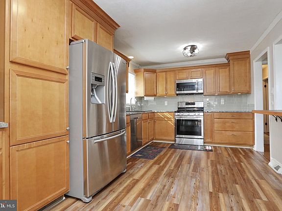 3rd image of 9267 Windsor Dr