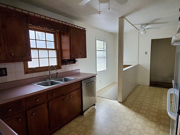 4th image of 61 Knight Ln