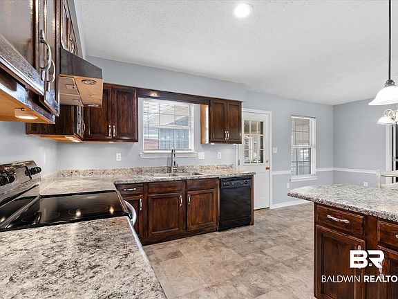 4th image of 6363 Woodside Dr N