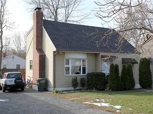 329 Oakwood St, Bridgeport, CT 06606