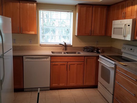 3rd image of 481 Quail Forest Blvd APT 204