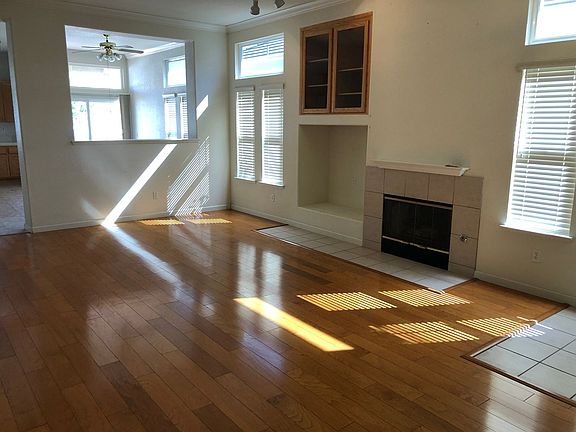 4th image of 560 Marvin Gardens Cir