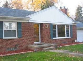 27397 Goldengate Dr W, Lathrup Village, MI 48076