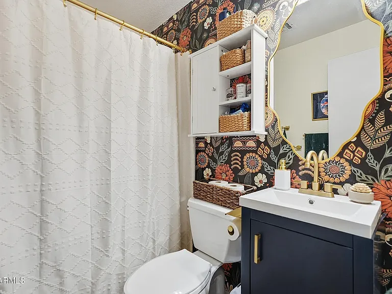 1970 N Hartford St #106 — Photo 14