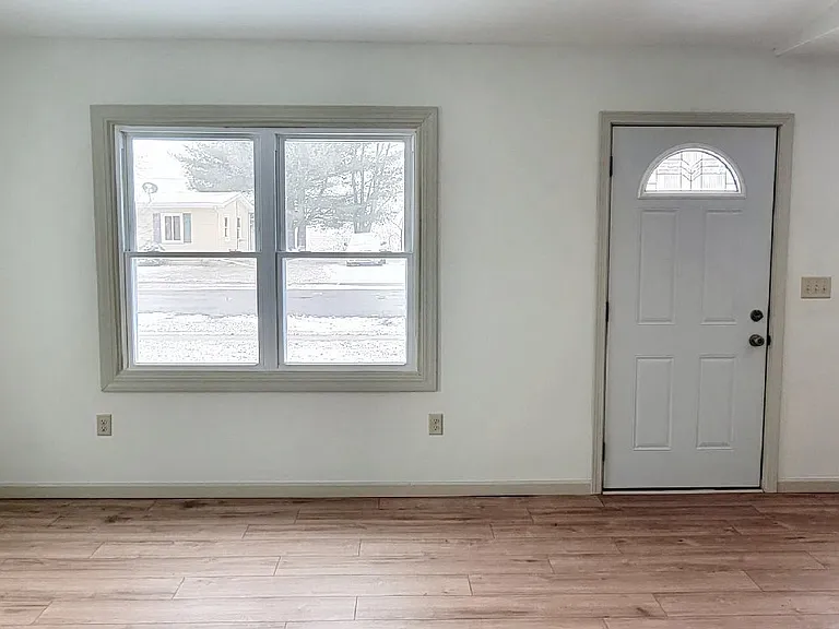 1228 Garden Ln — Photo 5