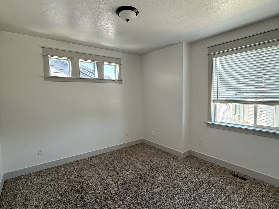 Primary Bedroom - Main Floor