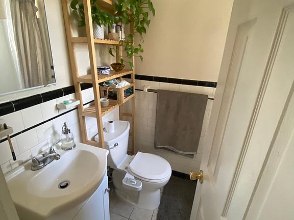 5th image of 1811 N Veitch St #6