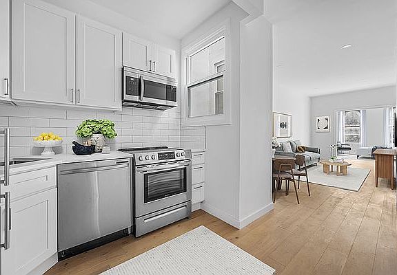 3rd image of 370 5th Ave APT 2L