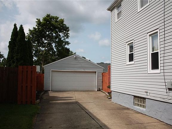 3rd image of 2518 8th St