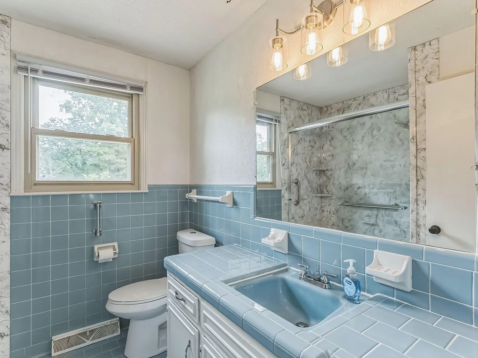 4 bed, 4.0 bath, 1672 sqft, $784 — Photo 4