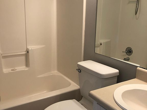 3rd image of 25 Thoroughbred Ln