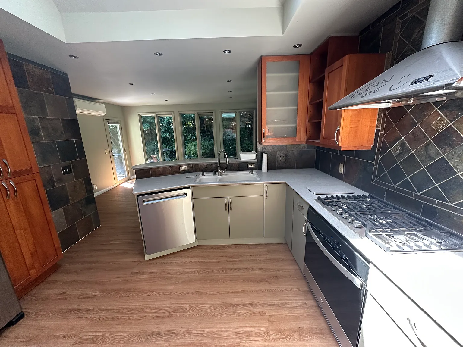 3 bed, 1.5 bath, 1526 sqft, $7,500 — Photo 4