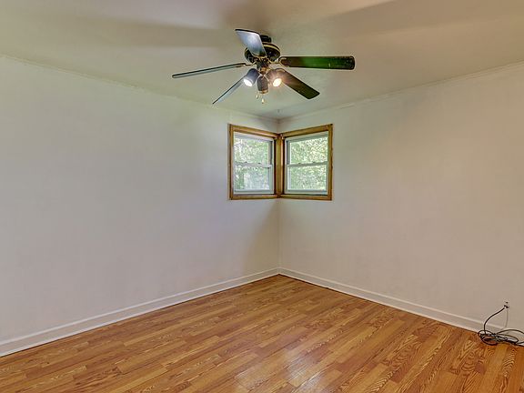 5th image of 284 Minocqua St