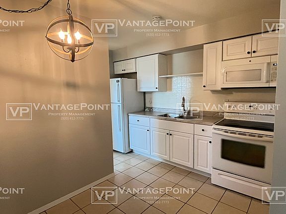 4th image of 2120 Van Deuren St #F