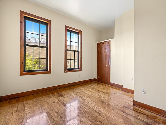 4th image of 166 Wilson Ave APT 3L
