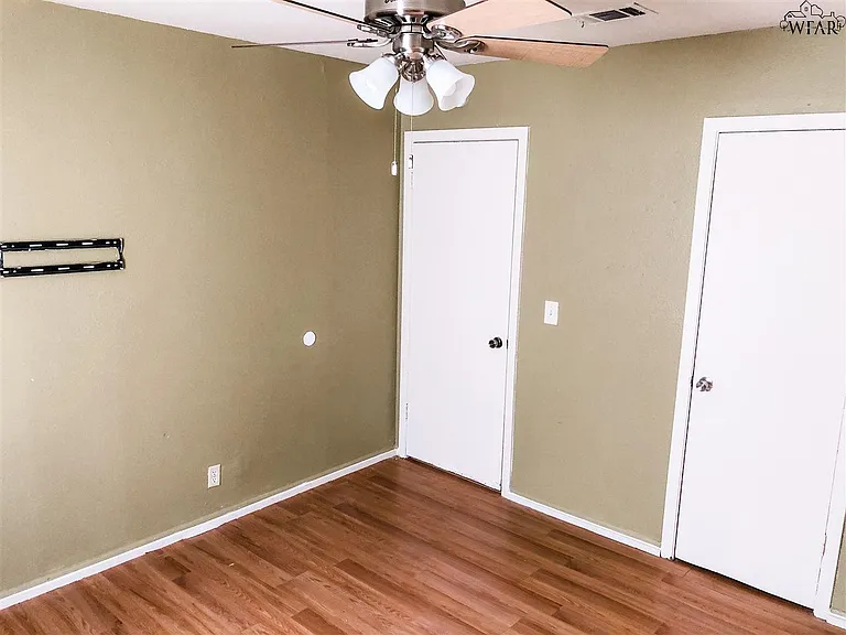 1418 Phoenix Dr — Photo 16