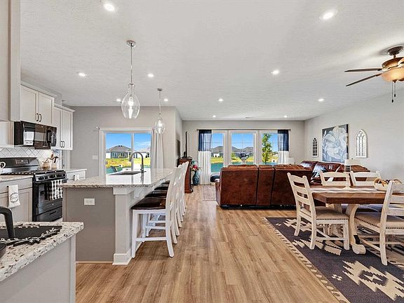 4th image of 2560 Watson Cir