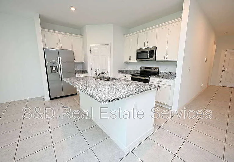 685 Crown Rose Dr — Photo 2