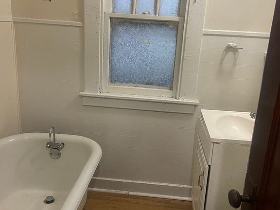 5th image of 59 Ericson Ave #1