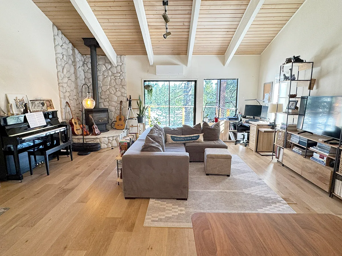 Living Room - 10192 Schaffer Dr