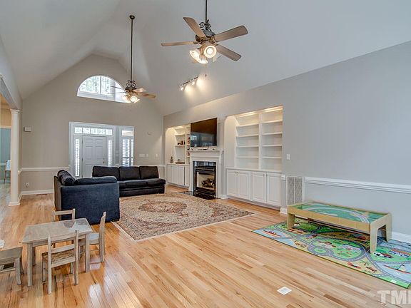 5th image of 11 Burgess Ct
