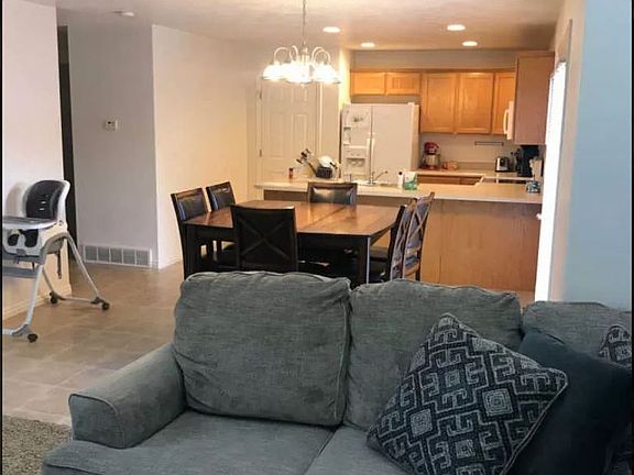 5th image of 1029 N Plaza Dr