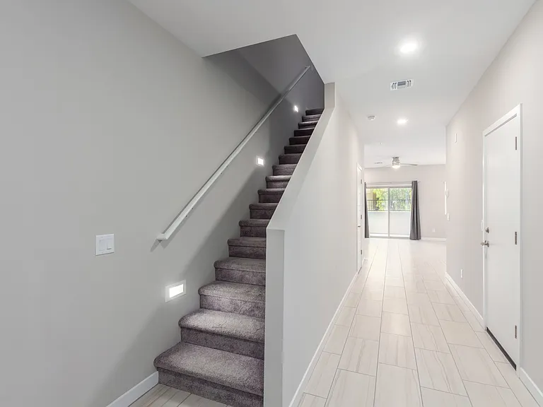 2134 W Harmont Dr — Photo 30