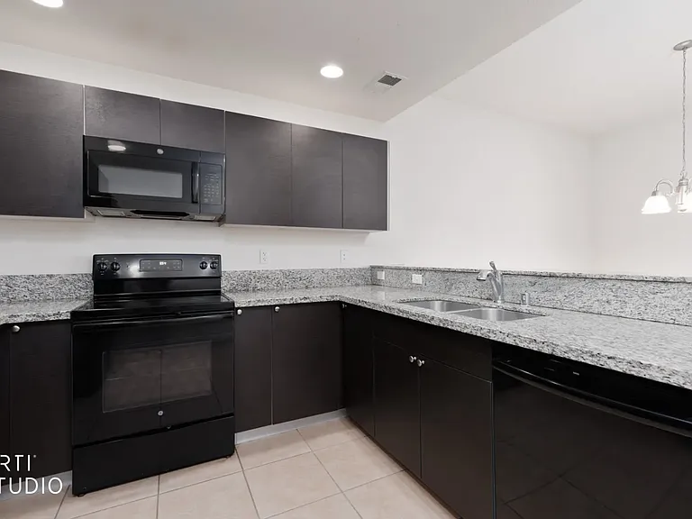 400 Hillside Dr #U — Photo 9