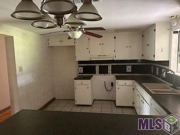 5th image of 10834 Cloverleaf Dr
