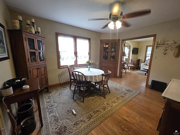 5th image of 2560 Daisy Rd