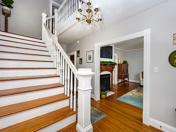4th image of 101 Easton Ave