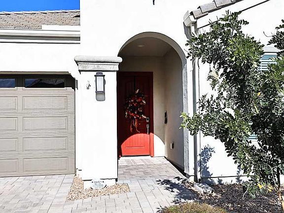 3rd image of 2048 E PARK VIEW Lane