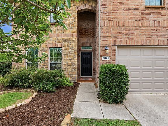 3rd image of 1021 English Ivy Dr