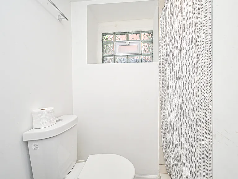 2216 Burnett Ave #2 — Photo 24