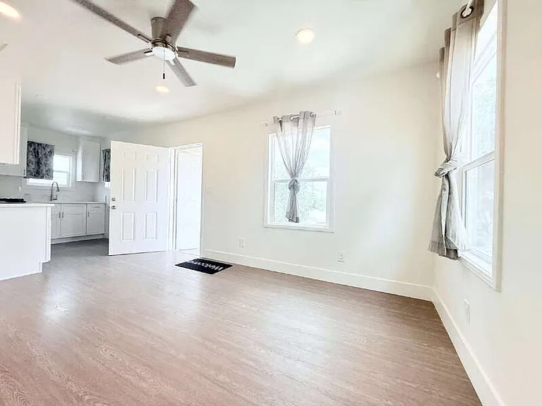 6509 State St #A — Photo 32