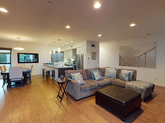 3rd image of 909 Pepper St