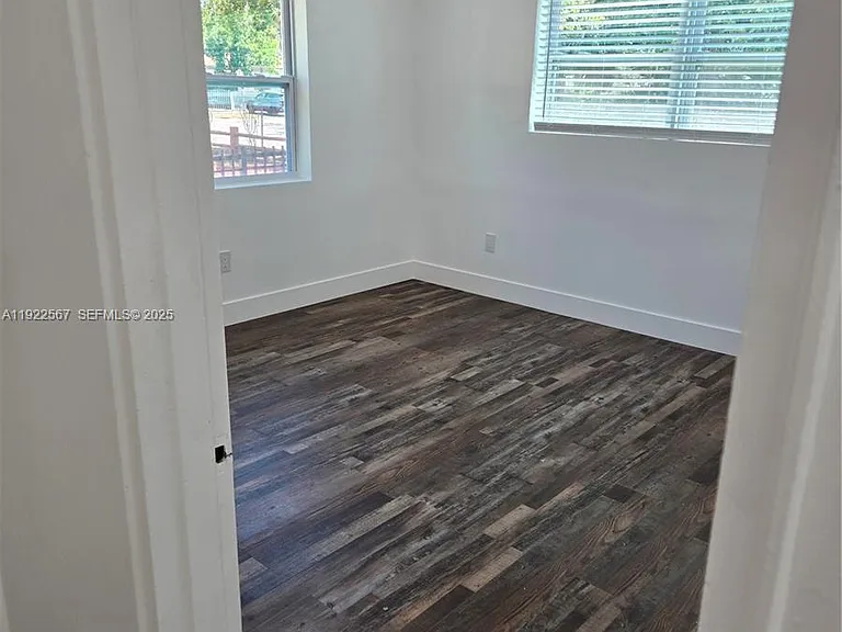 987 NE 145 N — Photo 12