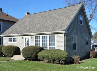 502 Ridgeland Ave, Woodstock, IL 60098