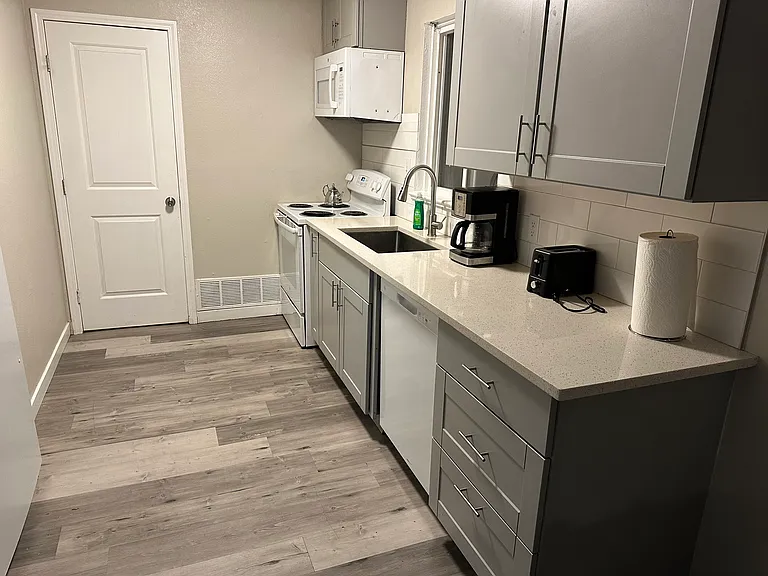 3365 N Jasmine St — Photo 13