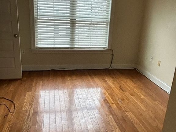 5th image of 711 Windsor St APT 6