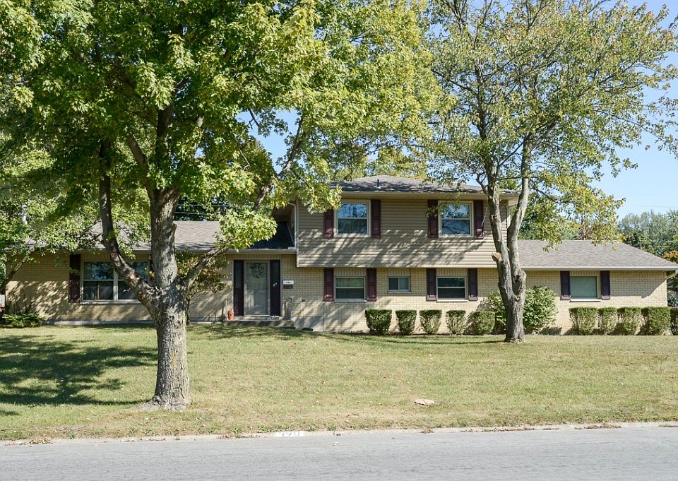 1st image of 990 Silverleaf Dr