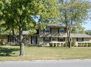 990 Silverleaf Dr, Dayton, OH 45431