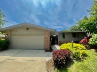 4090 Saint Andrews Ct, Bloomfield Hills, MI 48302