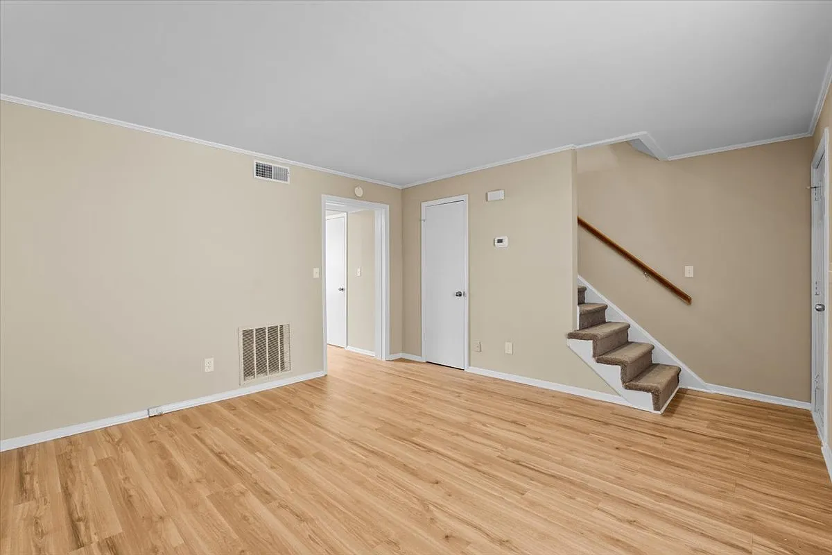 2 bed, 1.5 bath, $950 — Photo 4