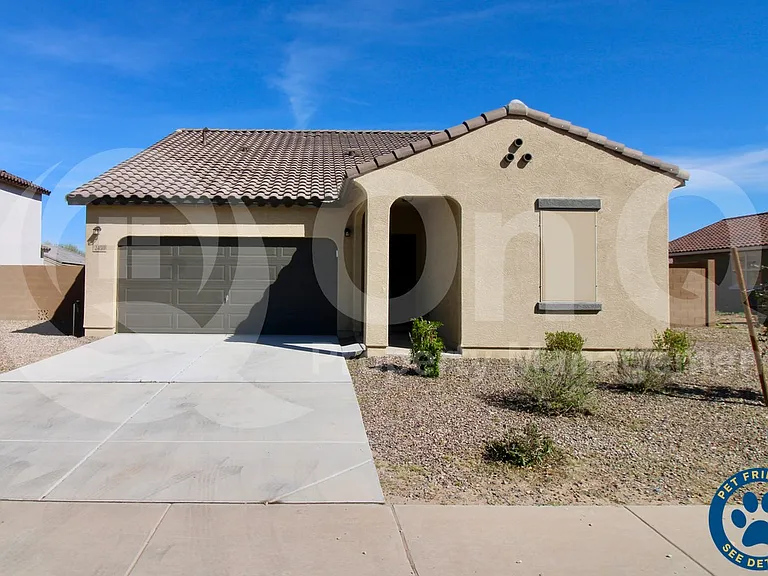 2450 E Alonso Dr — Photo 1