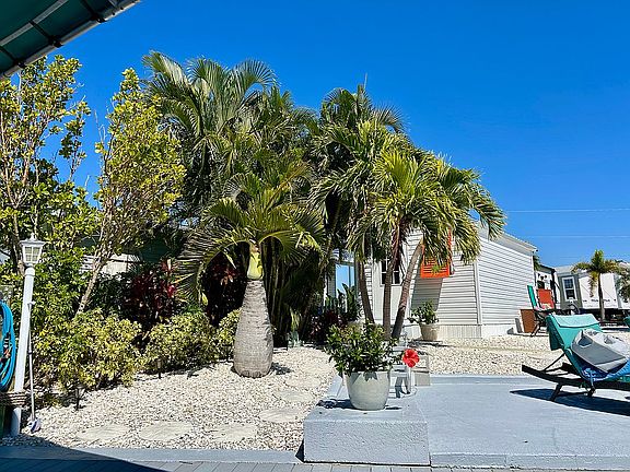3rd image of 3853 Blueberry Ln
